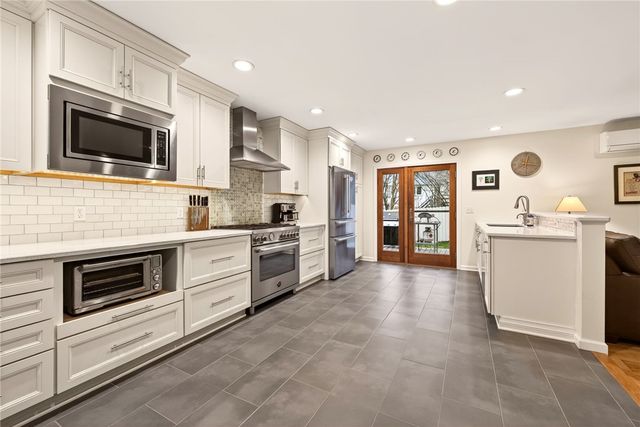 7 Framingham Lane, Pittsford, NY 14534