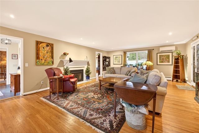 7 Framingham Lane, Pittsford, NY 14534