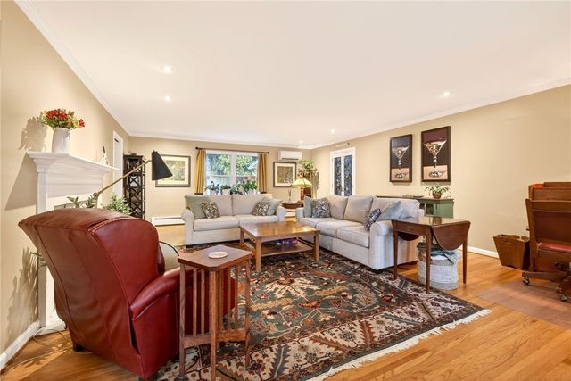 7 Framingham Lane, Pittsford, NY 14534