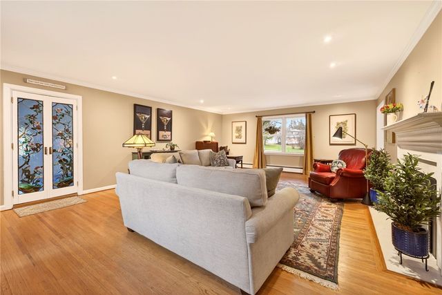 7 Framingham Lane, Pittsford, NY 14534