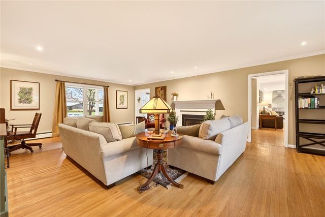 7 Framingham Lane, Pittsford, NY 14534