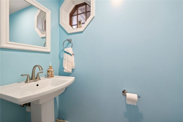 7 Framingham Lane, Pittsford, NY 14534