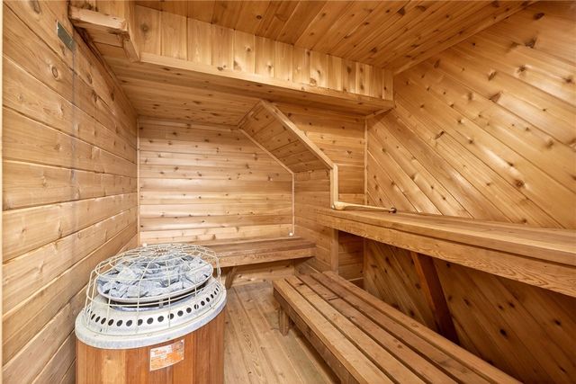 7 Framingham Lane, Pittsford, NY 14534