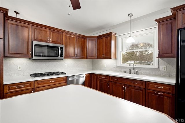 584 Stoneleigh Road, Oneida, NY 13421