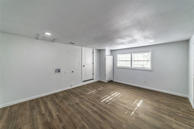 1014 Sycamore Avenue, Corsicana, TX 75110