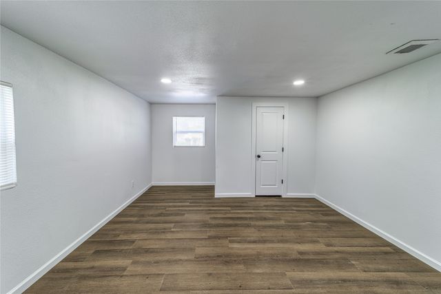 1014 Sycamore Avenue, Corsicana, TX 75110