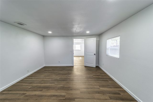 1014 Sycamore Avenue, Corsicana, TX 75110