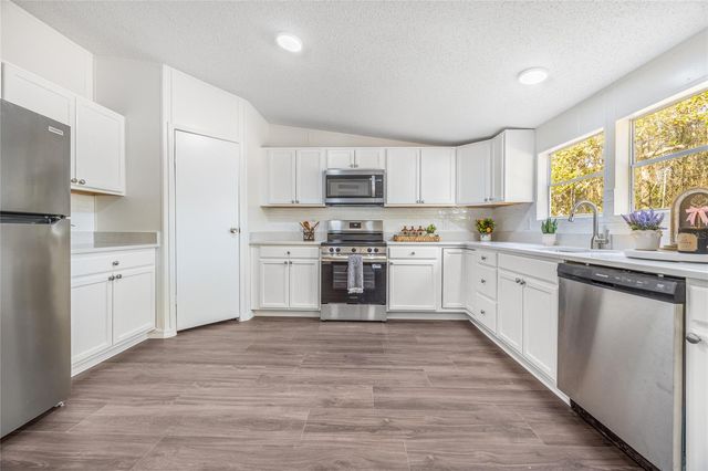 13907 NE 180TH STREET, Waldo, FL 32694