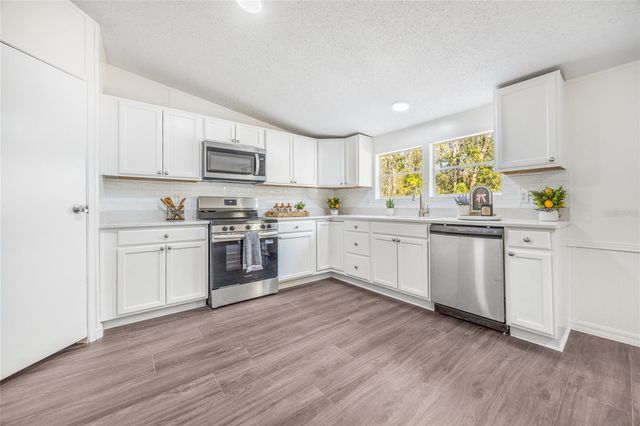 13907 NE 180TH STREET, Waldo, FL 32694