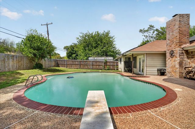 834 S Ridgeway Drive, Cleburne, TX 76033