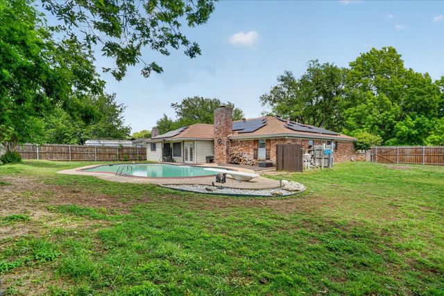834 S Ridgeway Drive, Cleburne, TX 76033