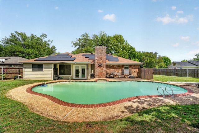 834 S Ridgeway Drive, Cleburne, TX 76033