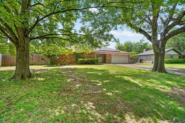 834 S Ridgeway Drive, Cleburne, TX 76033