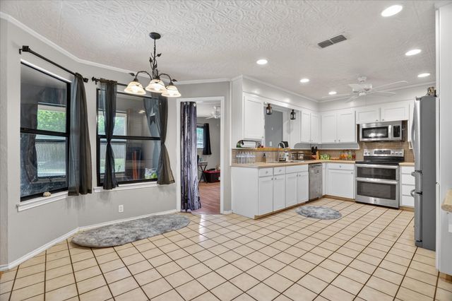 834 S Ridgeway Drive, Cleburne, TX 76033