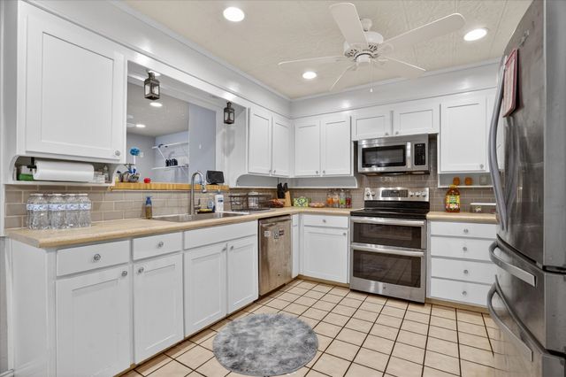 834 S Ridgeway Drive, Cleburne, TX 76033