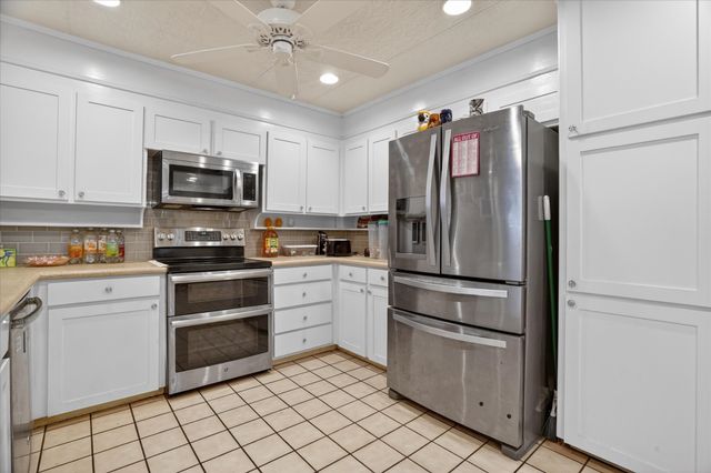 834 S Ridgeway Drive, Cleburne, TX 76033