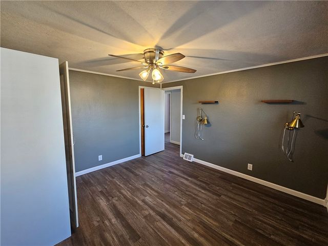 908 New Castle Rd, Franklin Twp, PA 16001