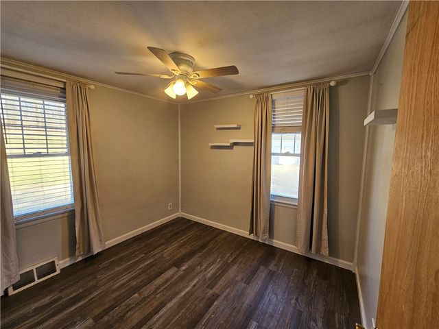 908 New Castle Rd, Franklin Twp, PA 16001