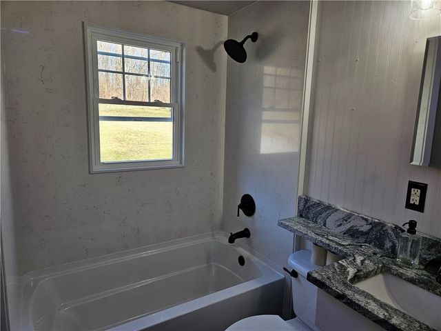 908 New Castle Rd, Franklin Twp, PA 16001