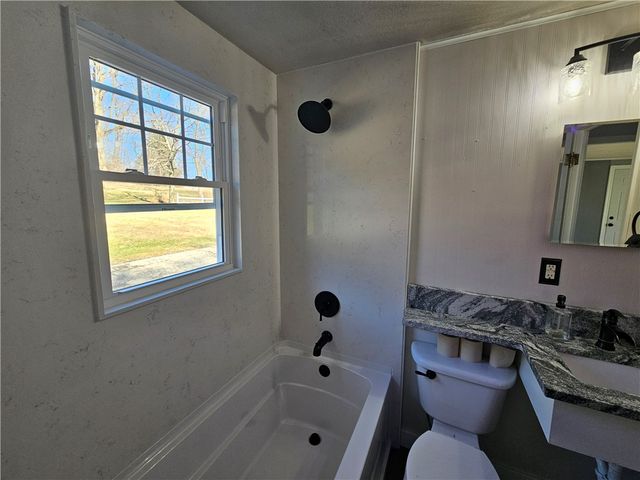 908 New Castle Rd, Franklin Twp, PA 16001