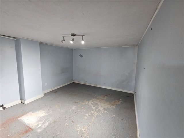 908 New Castle Rd, Franklin Twp, PA 16001