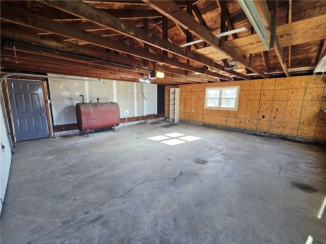 908 New Castle Rd, Franklin Twp, PA 16001