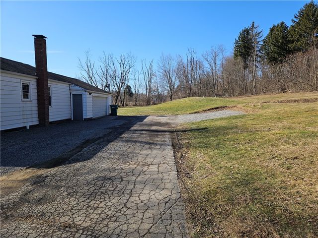 908 New Castle Rd, Franklin Twp, PA 16001