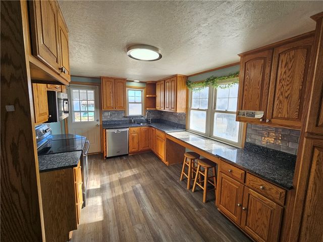 908 New Castle Rd, Franklin Twp, PA 16001