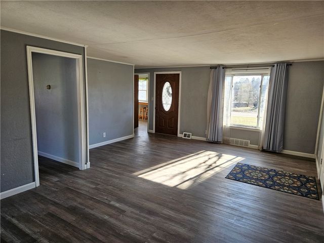 908 New Castle Rd, Franklin Twp, PA 16001