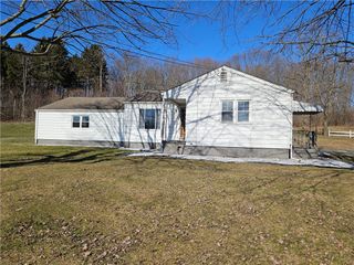 908 New Castle Rd, Franklin Twp, PA 16001