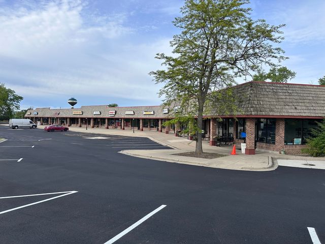 300 N Milwaukee Avenue J, Lake Villa, IL 60046