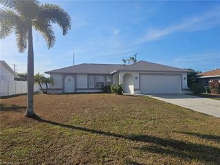3514 SE Santa Barbara PL, Cape Coral, FL 33904