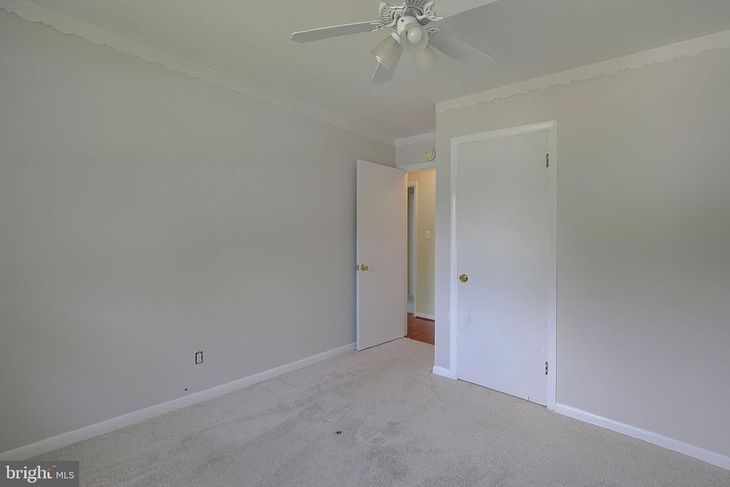 Image 10 of property listing at 2546 HILLSIDE DR, Huntingtown, MD 20639
