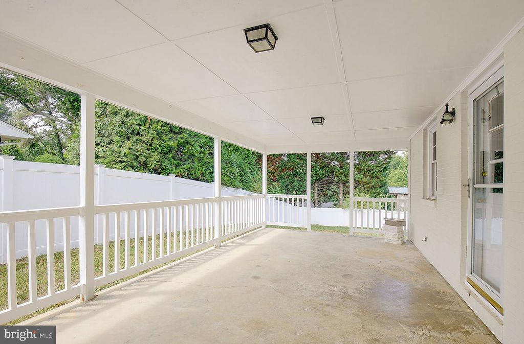 Image 16 of property listing at 2546 HILLSIDE DR, Huntingtown, MD 20639