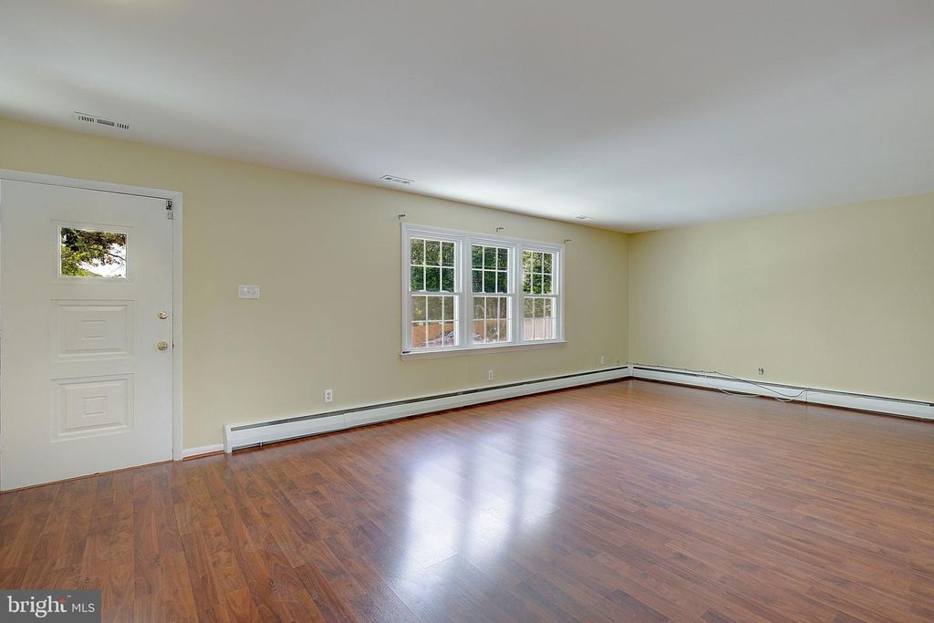 Image 4 of property listing at 2546 HILLSIDE DR, Huntingtown, MD 20639