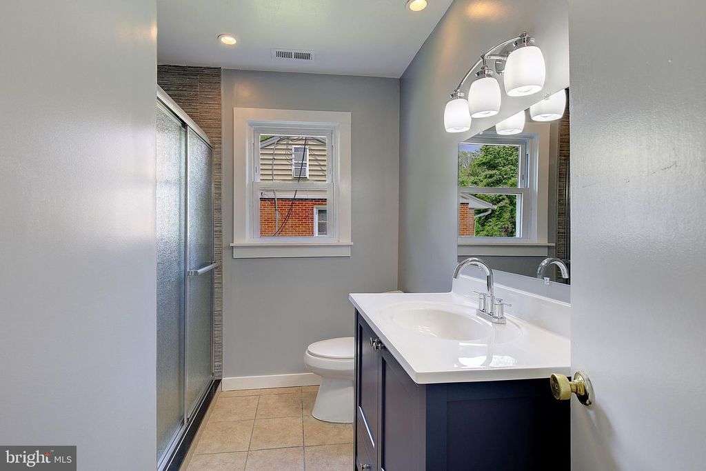 Image 9 of property listing at 2546 HILLSIDE DR, Huntingtown, MD 20639