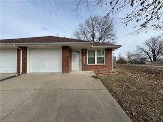 18342 E US HWY 24 Circle, Independence, MO 64056