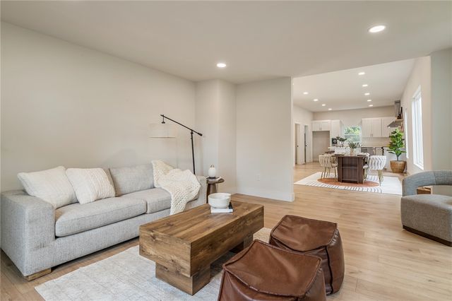 212 Colonels Road, Pendleton, SC 29670