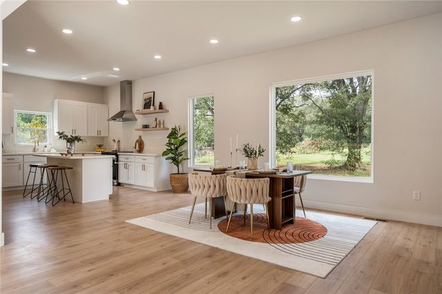 212 Colonels Road, Pendleton, SC 29670