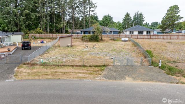 733 Wood Duck Avenue SE, Ocean Shores, WA 98569