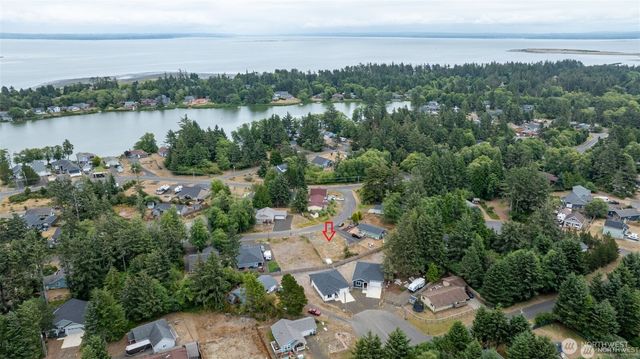 733 Wood Duck Avenue SE, Ocean Shores, WA 98569