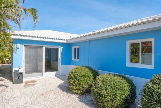 4550 PLAZA WAY, St Pete Beach, FL 33706