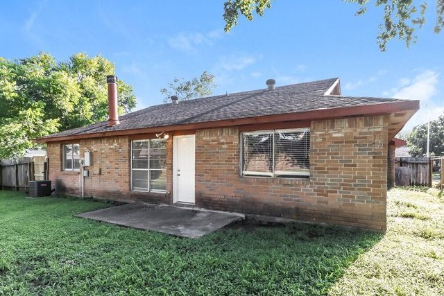 10111 King Ranch Lane, Sugar Land, TX 77498