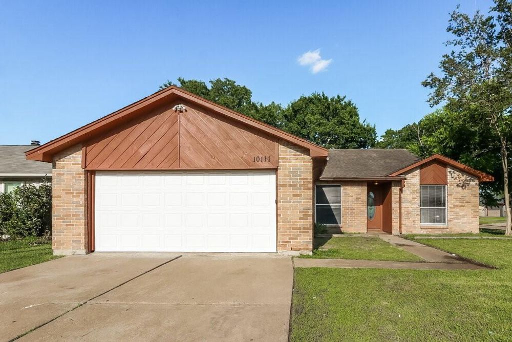 10111 King Ranch Lane, Sugar Land, TX 77498