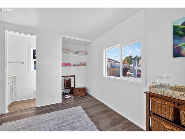 52238 TEAKWOOD Dr, Scappoose, OR 97056