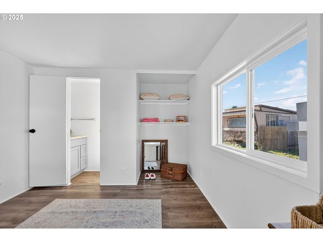 52238 TEAKWOOD Dr, Scappoose, OR 97056