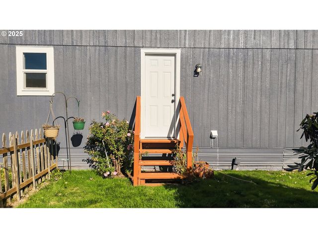 52238 TEAKWOOD Dr, Scappoose, OR 97056