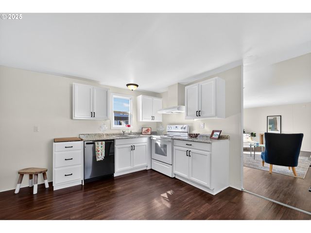 52238 TEAKWOOD Dr, Scappoose, OR 97056