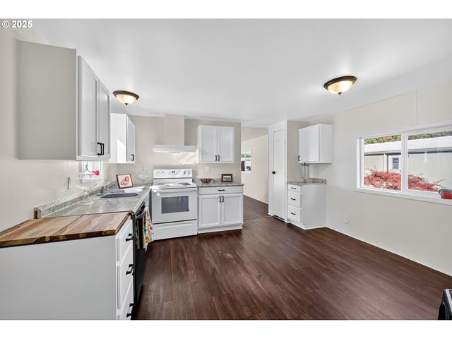 52238 TEAKWOOD Dr, Scappoose, OR 97056