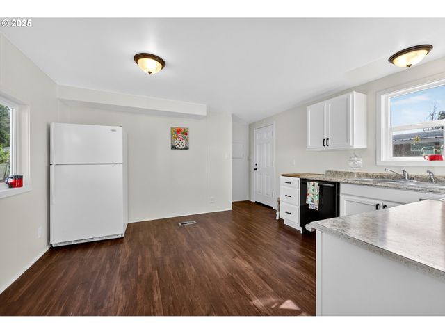 52238 TEAKWOOD Dr, Scappoose, OR 97056